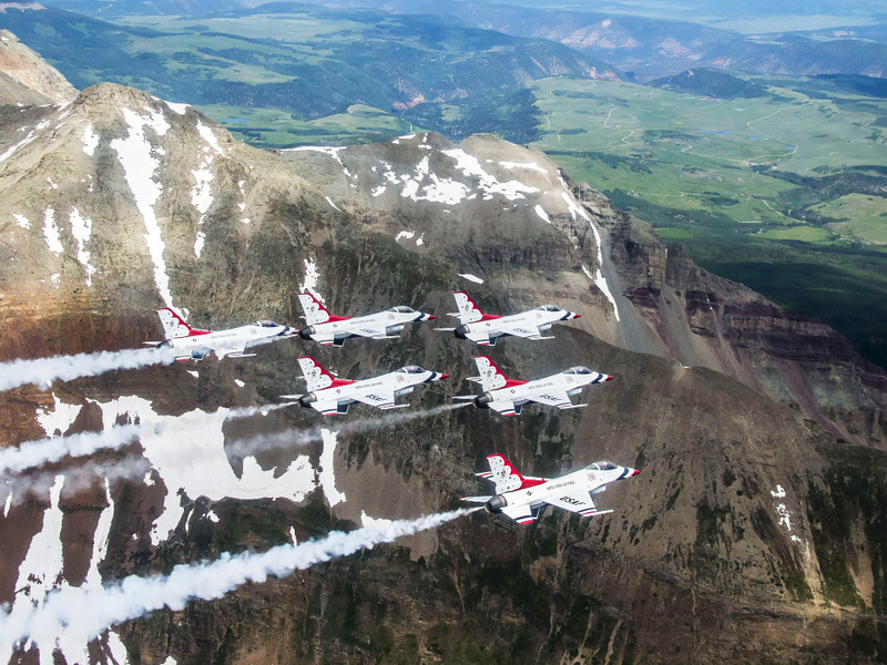 Illustration for article titled Look At These Striking Images Of The Thunderbirds Soaring Over Telluride